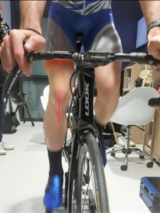 Analyse du geste cycliste avec niveau laser au cabinet